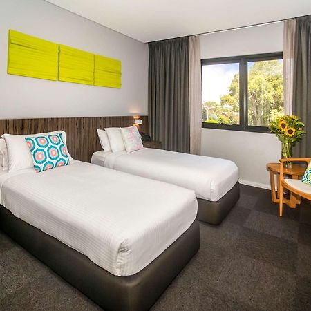Ibis Styles The Entrance Hotel Exterior photo